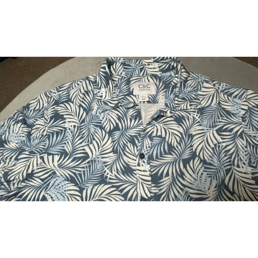 Men's XL C & C California blue/beige Hawaiian collared button down shirt EUC